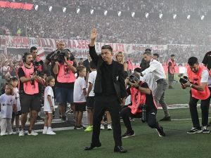 Ovación a Gallardo y silbidos al plantel: así fue la despedida en el Monumental