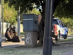 Tensión en Córdoba: vecinos arrojaron una granada contra policías durante un operativo