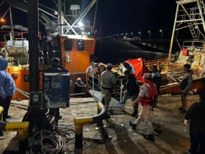 Se hundió un buque pesquero en Río Negro y buscan a un tripulante