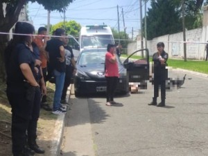 Quilmes: una mujer policía que volvía de hacer las compras para Nochebuena mató a dos motochorros que intentaron asaltarla