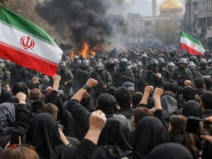 Al menos 648 muertos en la represión de las protestas en Irán