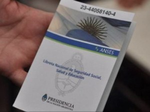 Cómo verificar si se adeuda la presentación de la libreta de la AUH