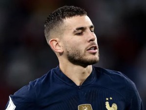"Trata de seres humanos", la grave denuncia de una familia colombiana contra el futbolista francés Lucas Hernández