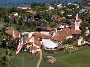 Ataque frustrado contra la casa de Trump: abatieron a un intruso que portaba un rifle