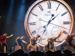 Ritmo, luz y energía: Mayumana presenta Currents en el Konex