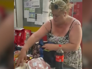 "Deje todo y váyase": el careo a una mechera que se guardó mercadería en su mochila