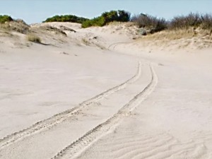 Turistas volcaron en los médanos de Villa Gesell y una mujer resultó herida