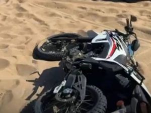 Tragedia en Villa Gesell: un motociclista de 28 años murió tras caer desde un médano