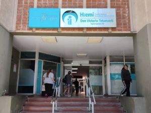 Miramar: atropelló a su hija de un año cuando sacaba el auto del garaje