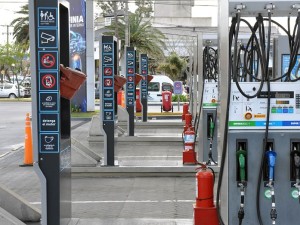 El Gobierno volvió a postergar parte del aumento a los combustibles