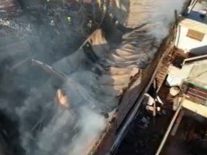 Se incendió una fábrica de pallets en José León Suárez.