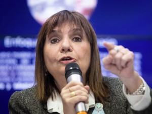 Patricia Bullrich se reúne con senadores aliados por la reforma laboral de Milei