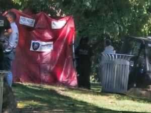 Saavedra: un paseador de perros encontró a un hombre muerto con un puñal clavado en el pecho