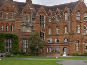 Capital Humano pide explicaciones a Kicillof por presunto "adoctrinamiento” en escuelas bonaerenses