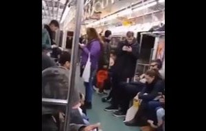Subte: liberan los accesos en la estación Lacroze para protestar por el despido de una trabajadora