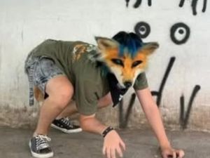 Una mujer denunció que su hija fue atacada por un joven “therian”