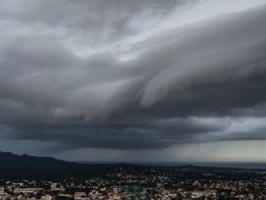 La tormenta Nils deja un muerto y unos 900.000 hogares sin electricidad en Francia