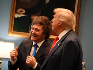 Milei negó negociaciones con Trump para recibir deportados