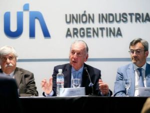 La UIA lamentó el cierre de Fate y alertó que la industria lleva 65.000 empleos perdidos en dos años