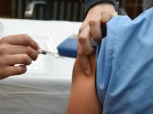 Adelantan la campaña antigripal: comienza el envío de vacunas