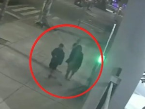 Delincuentes asaltaron una concesionaria en Villa Devoto y robaron camisetas autografiadas