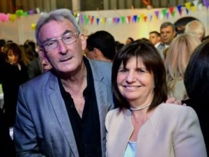 Karina Milei asistió al teatro para ver la obra en la que actúa la pareja de Patricia Bullrich